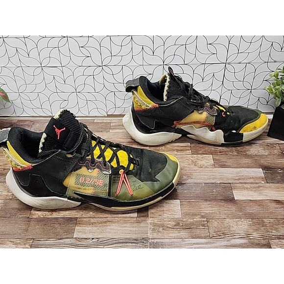Size 9.5 - Jordan Why Not Zer0.2 SE Black Crimson Amarillo (GS) Westbrook Mens - Picture 1 of 7